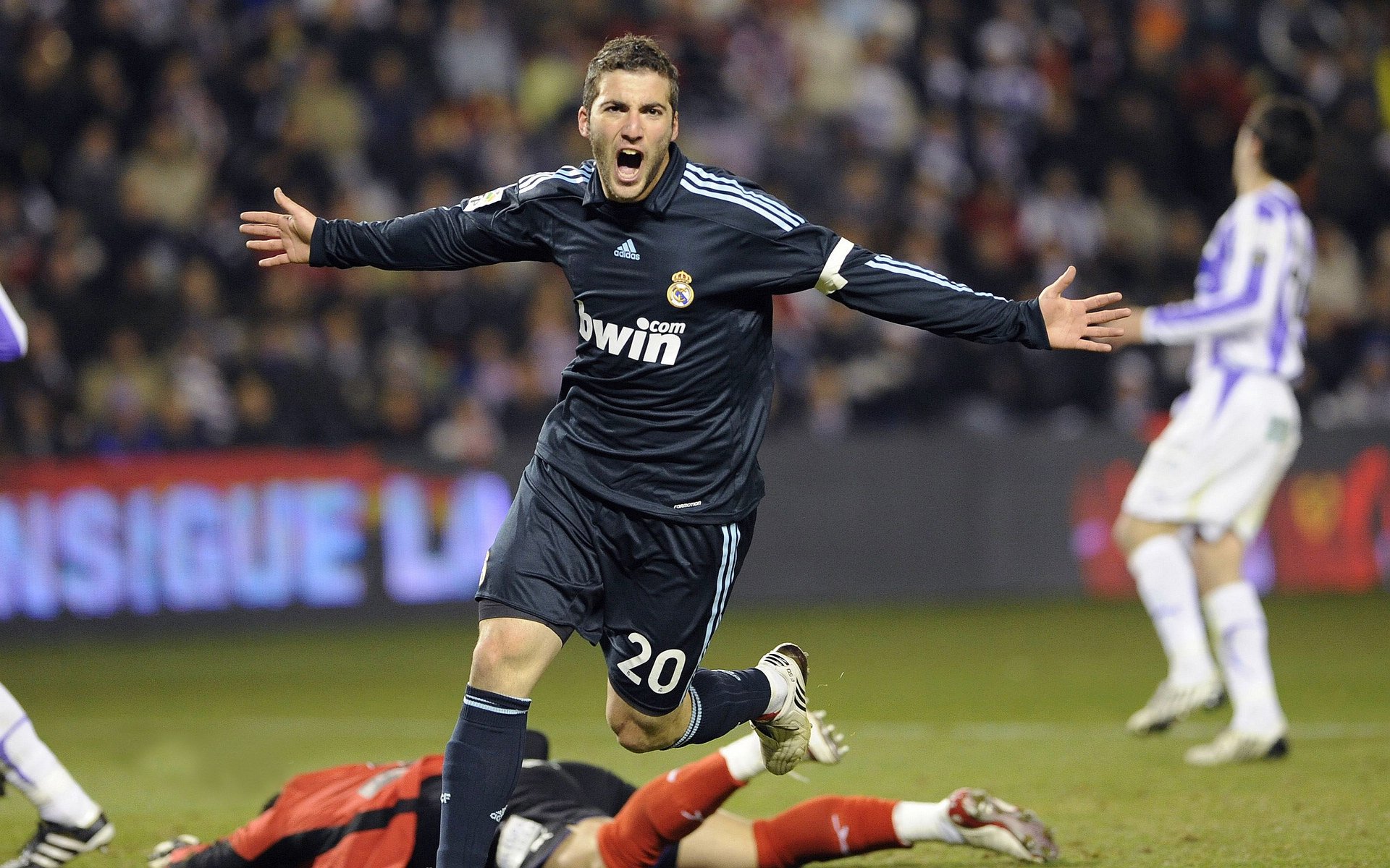 中超联赛29轮总结：成都蓉城告别争冠，上海海港领跑，中超联赛30轮